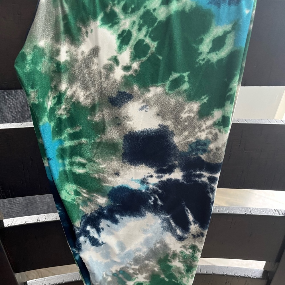 NWT Tie Dye Capri Leggings. Size OS